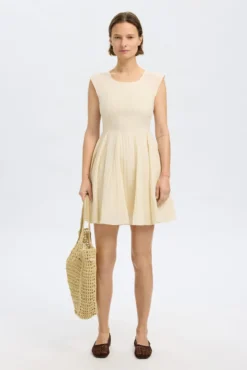 Vestido curto feito com Tencel Lyocell