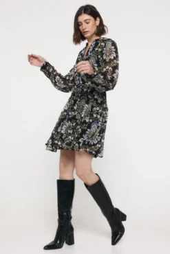 Vestido curto fluído manga comprida