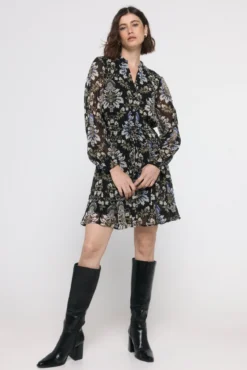 Vestido curto fluído manga comprida