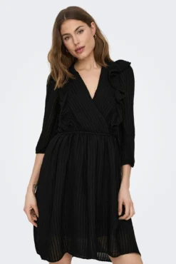 Vestido curto folhos