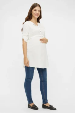 Vestido curto maternity e amamentação