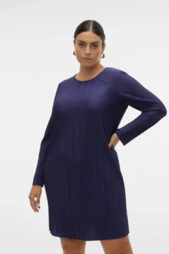 Vestido curto plissado de tamanho grande