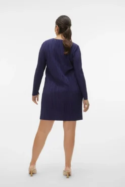 Vestido curto plissado de tamanho grande