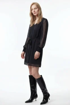 Vestido curto plumeti