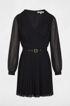 Vestido curto reto plissado