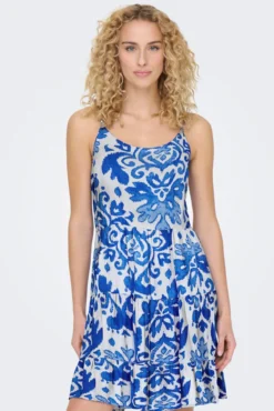 Vestido curto sem mangas