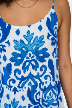 Vestido curto sem mangas