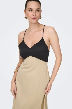 Vestido de alças comprido
