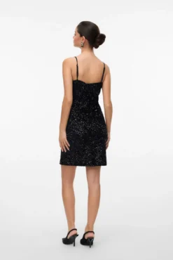 Vestido de alças de lantejoulas