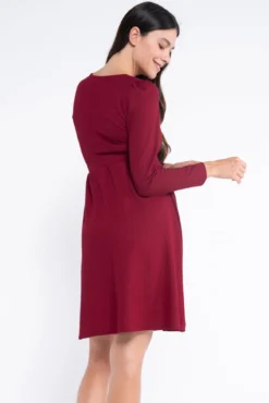 Vestido de amamentação com decote cruzado
