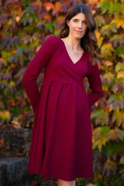 Vestido de amamentação com decote cruzado