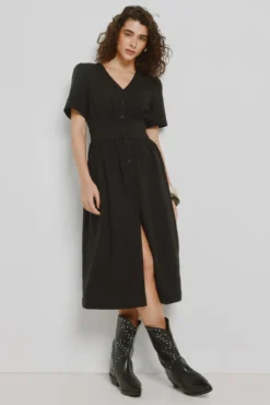 Vestido decote em bico