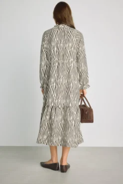 Vestido decote em bico