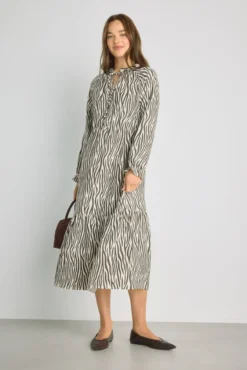 Vestido decote em bico