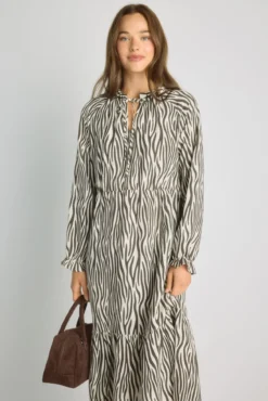 Vestido decote em bico