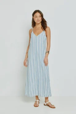 Vestido decote em bico com alças