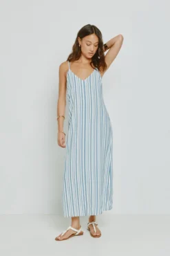 Vestido decote em bico com alças