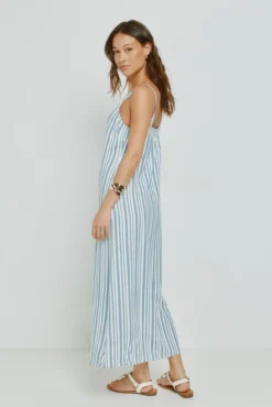 Vestido decote em bico com alças