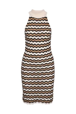 Vestido de crochê contrastante