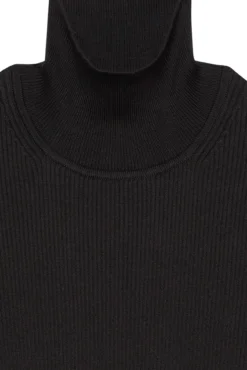 Vestido de gola alta