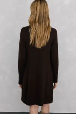 Vestido de malha com costura central em lã