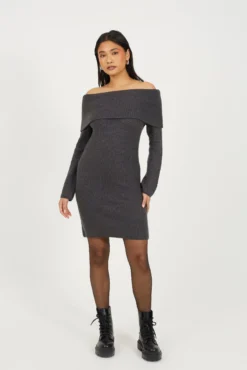 Vestido de malha com gola bardot