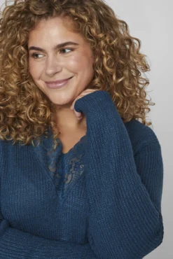 Vestido de malha midi com detalhe de renda