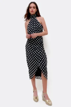 Vestido em gaze com decote halter