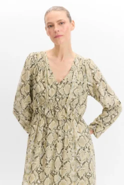 Vestido estampado cobra