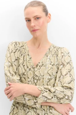 Vestido estampado cobra