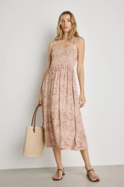 Vestido estampado com tiras