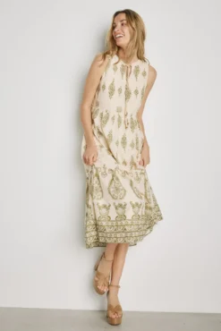 Vestido estampado decote em bico