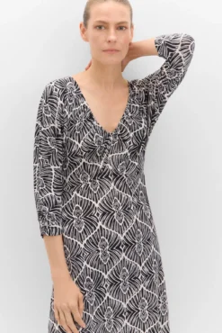 Vestido estampado manga morcego