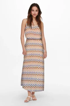 Vestido longo com alças ajustáveis