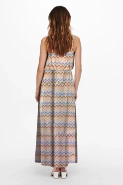 Vestido longo com alças ajustáveis