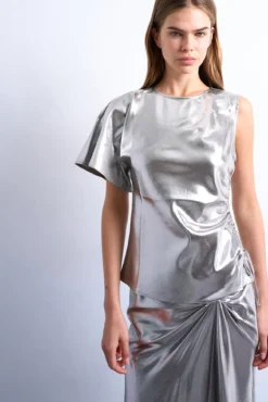 Vestido longo com babados metálicos