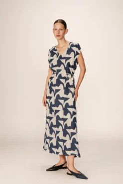 Vestido longo com estampado geométrica