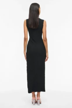 Vestido midi cintado sem mangas