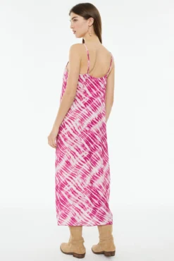 Vestido midi com alças e estampado tie dye