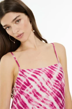 Vestido midi com alças e estampado tie dye