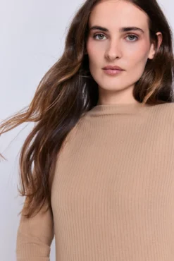 Vestido midi com bainha semi-aberta