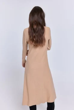 Vestido midi com bainha semi-aberta