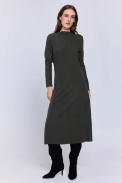Vestido midi com bainha semi-aberta