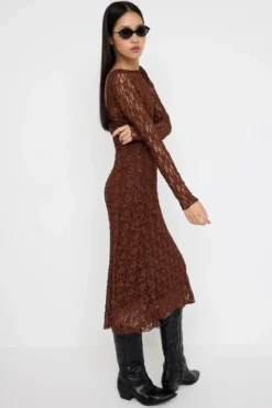 Vestido midi com costas abertas