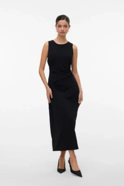 Vestido midi com detalhe de fivela