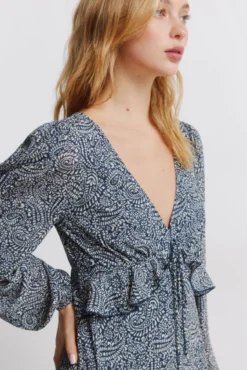 Vestido midi com folho