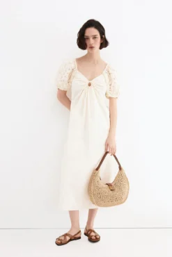 Vestido midi com mangas bordadas
