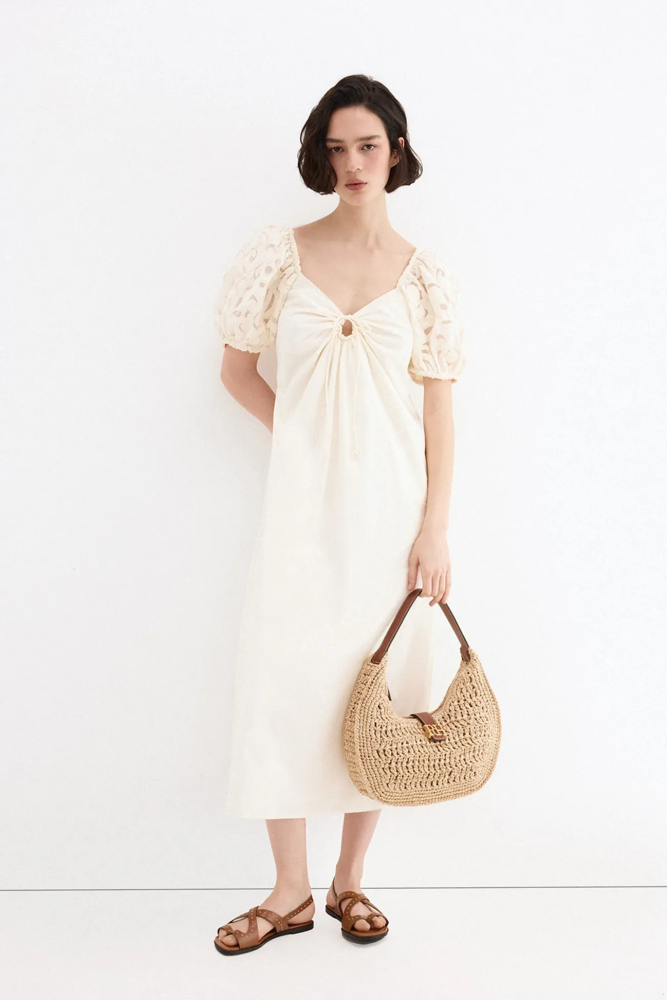 Vestido midi com mangas bordadas