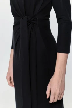 Vestido midi com toque de pêssego