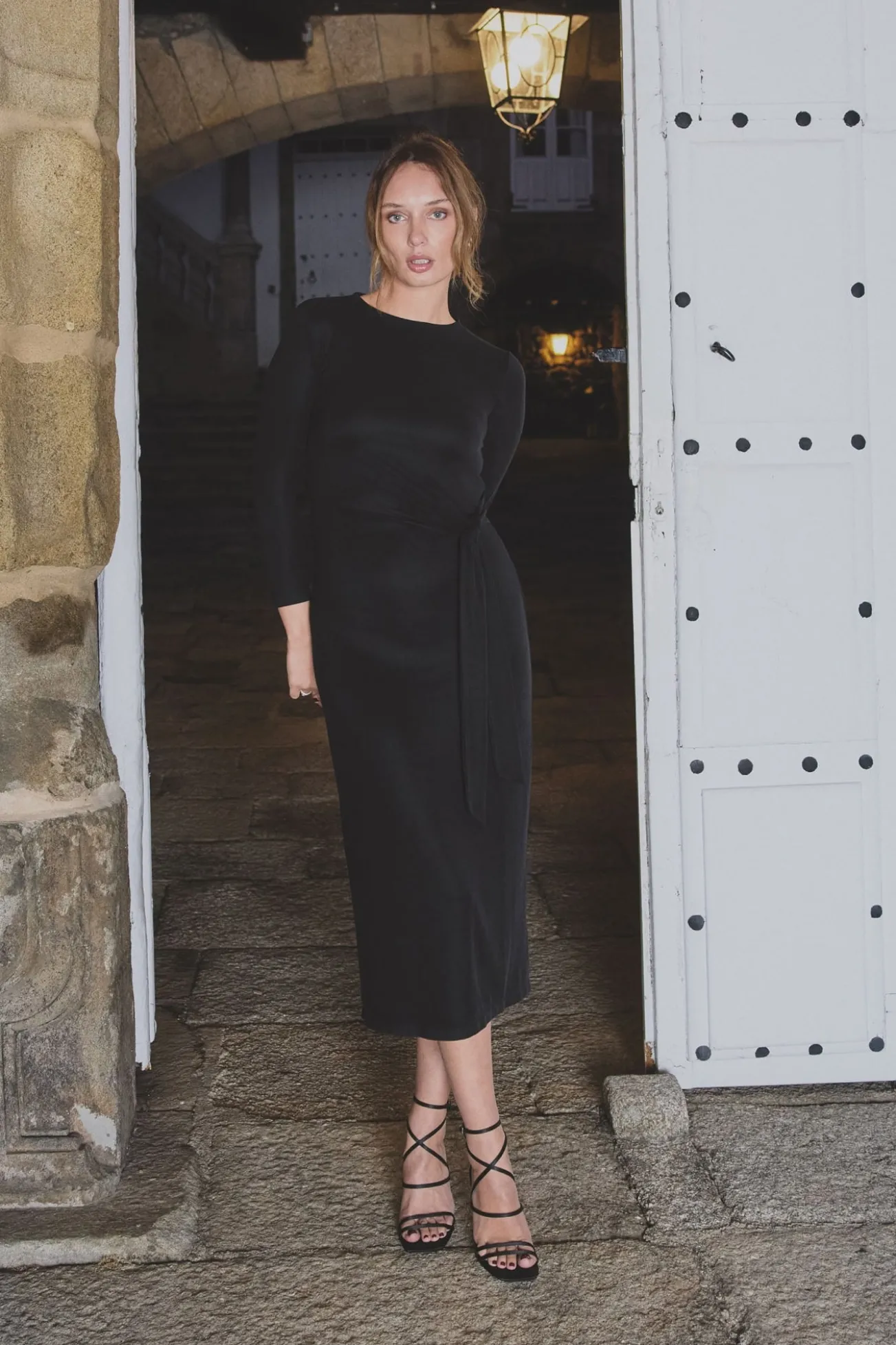 Vestido midi com toque de pêssego
